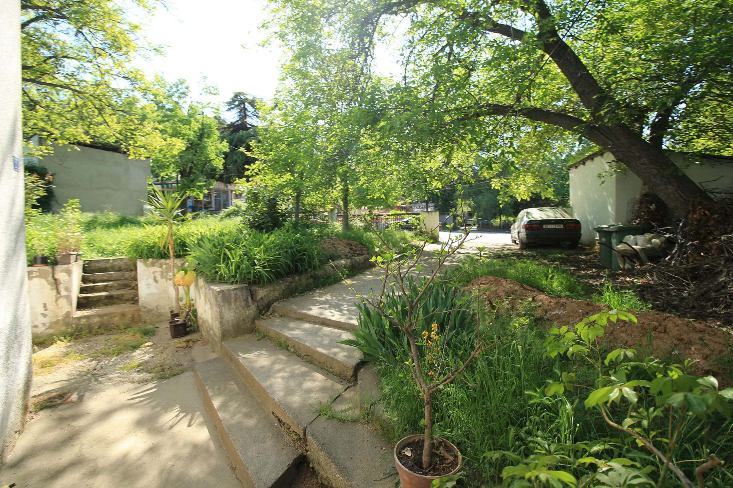 Плац, 580 m²