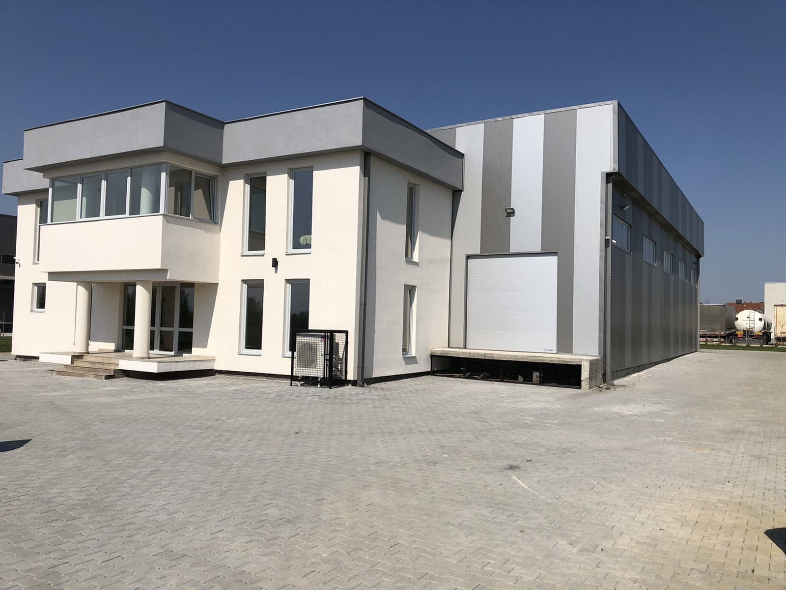Επαγγελματικός χώρος, 690 m²