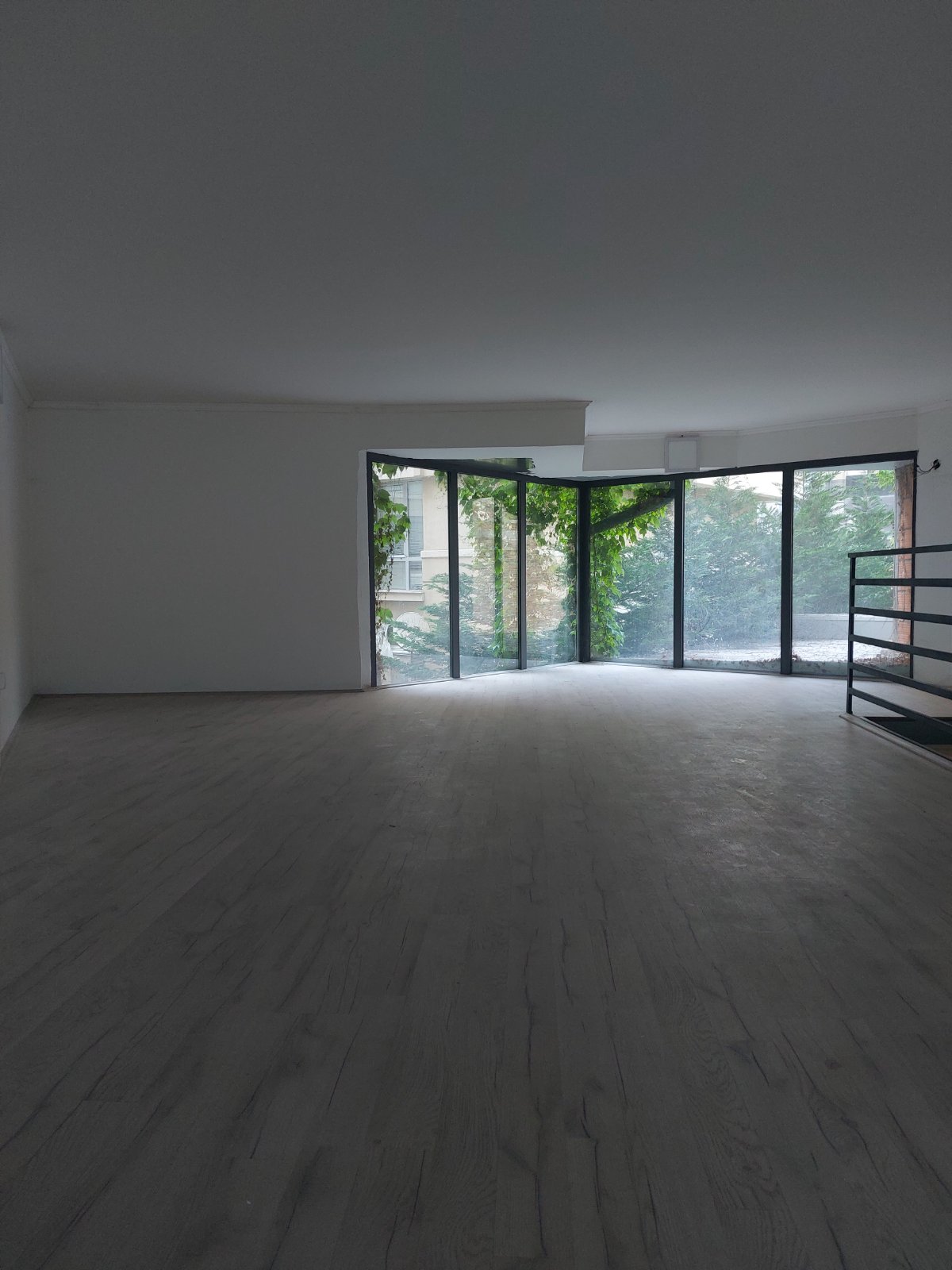 Commercial property, 300 m²