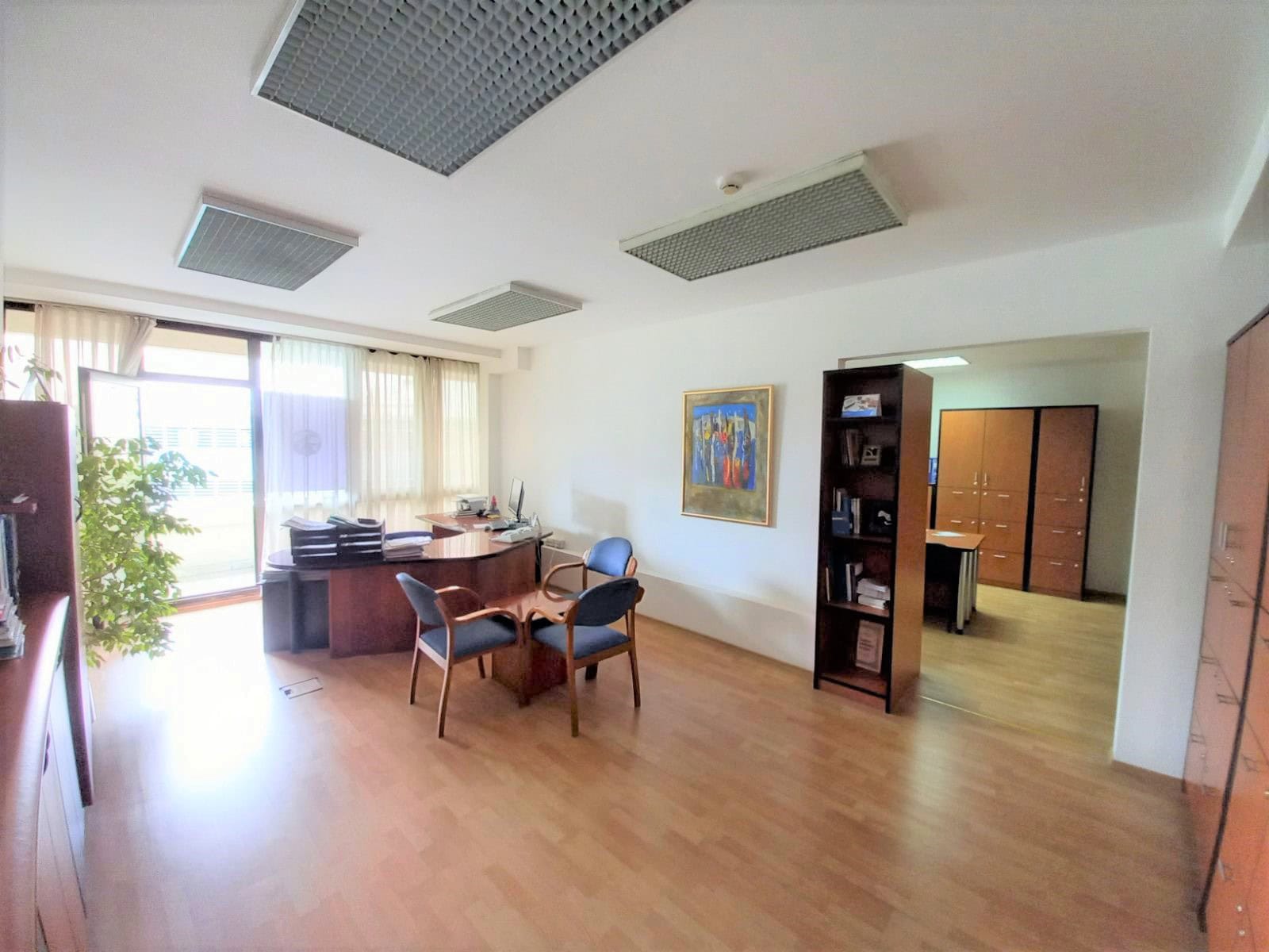 Commercial property, 186 m²
