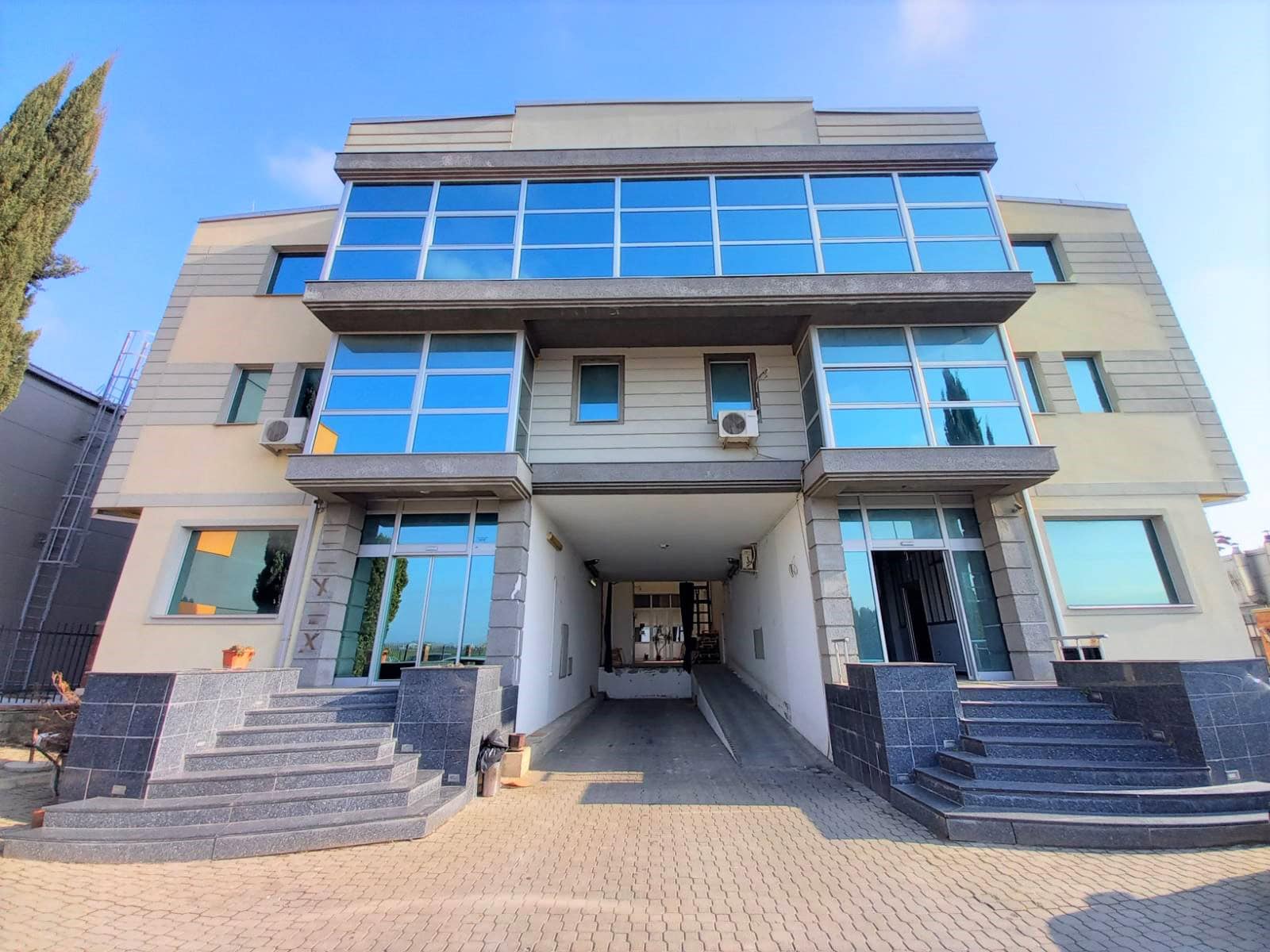 Komerčný priestor, 1153 m²
