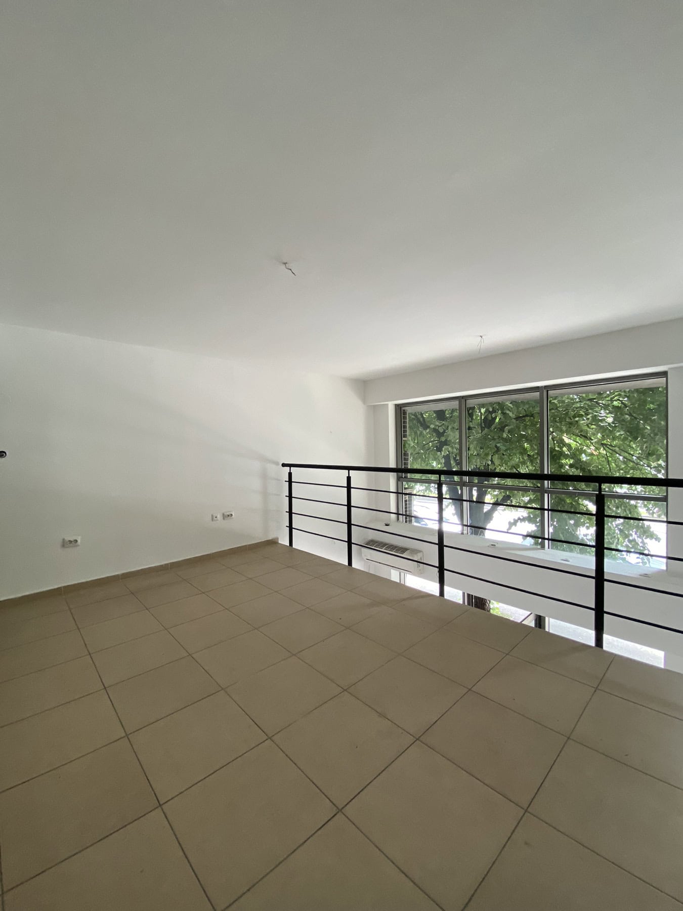 Post kummerċjali, 50 m²