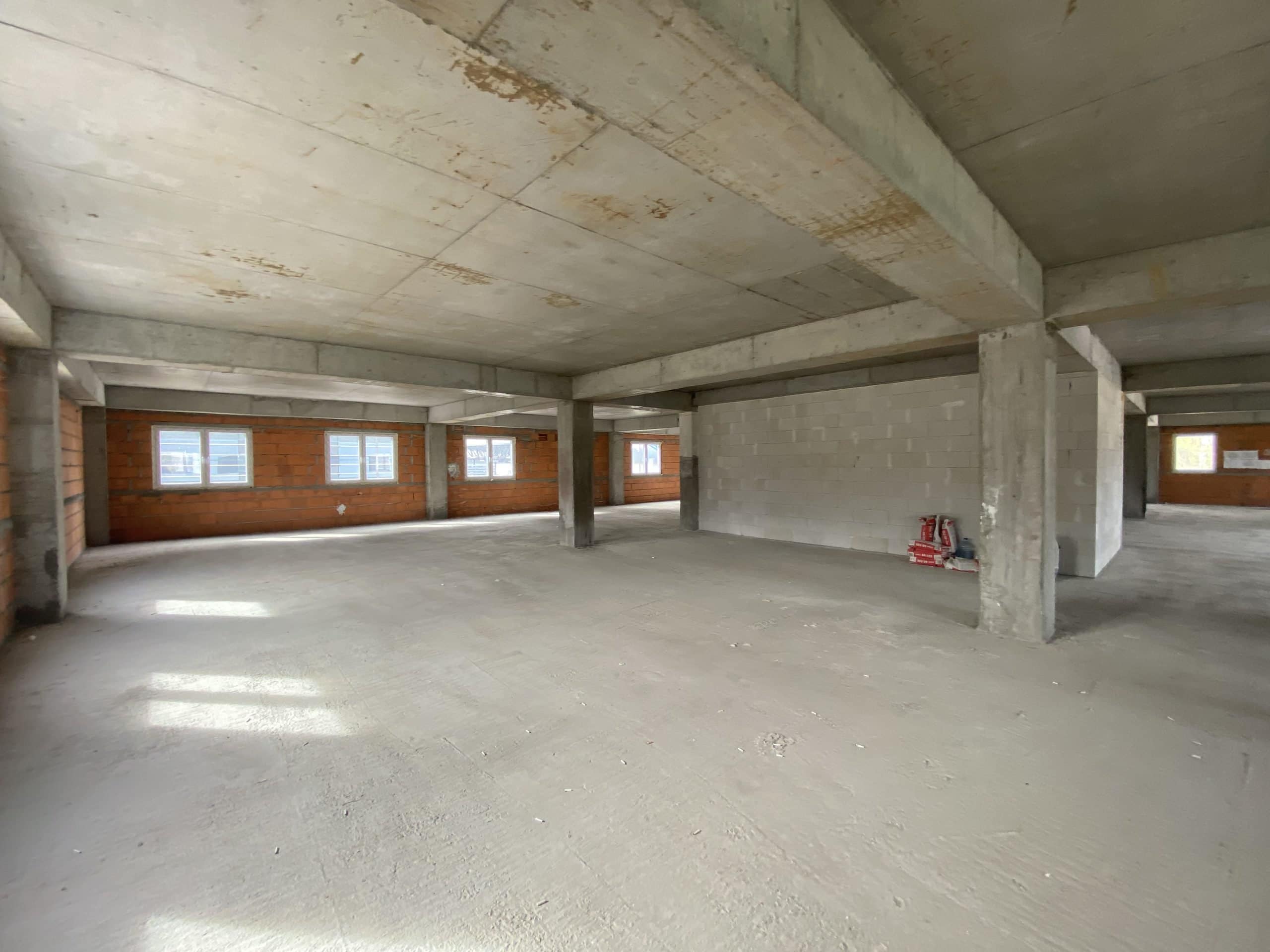 Äripind, 1650 m²