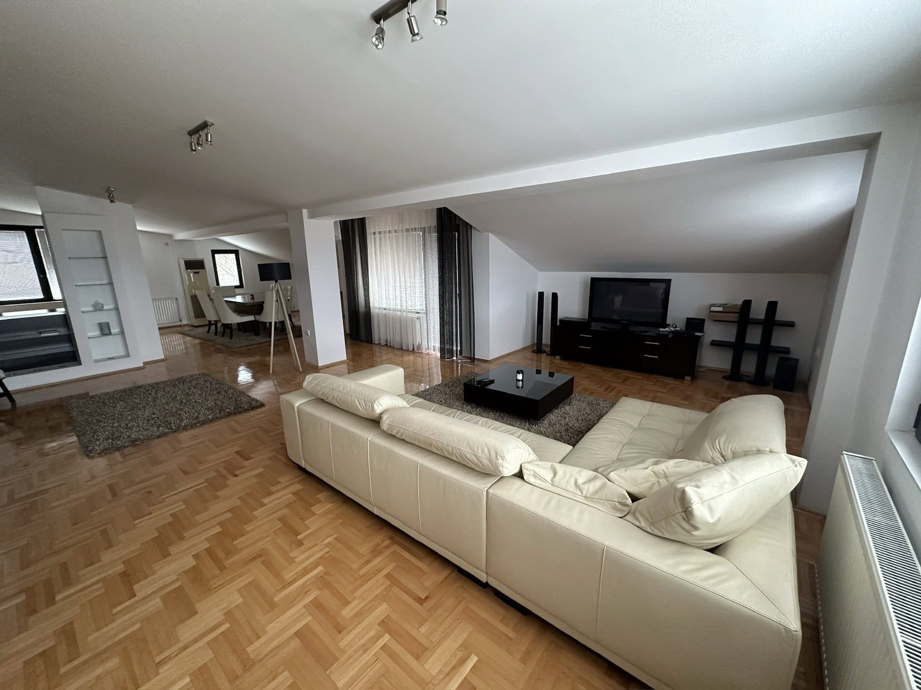 3-Zimmer-Wohnung, 150 m²