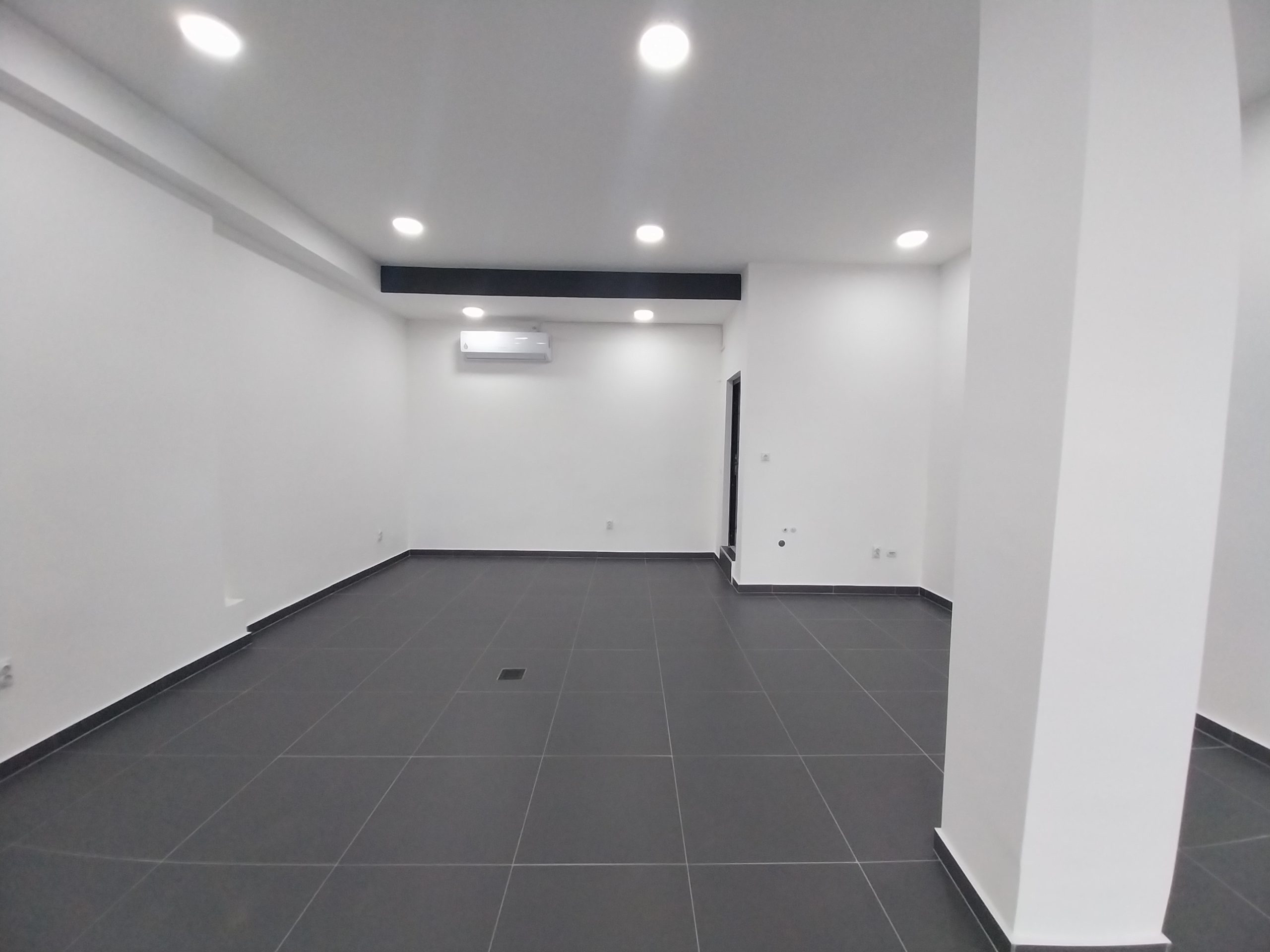 Post kummerċjali, 40 m²