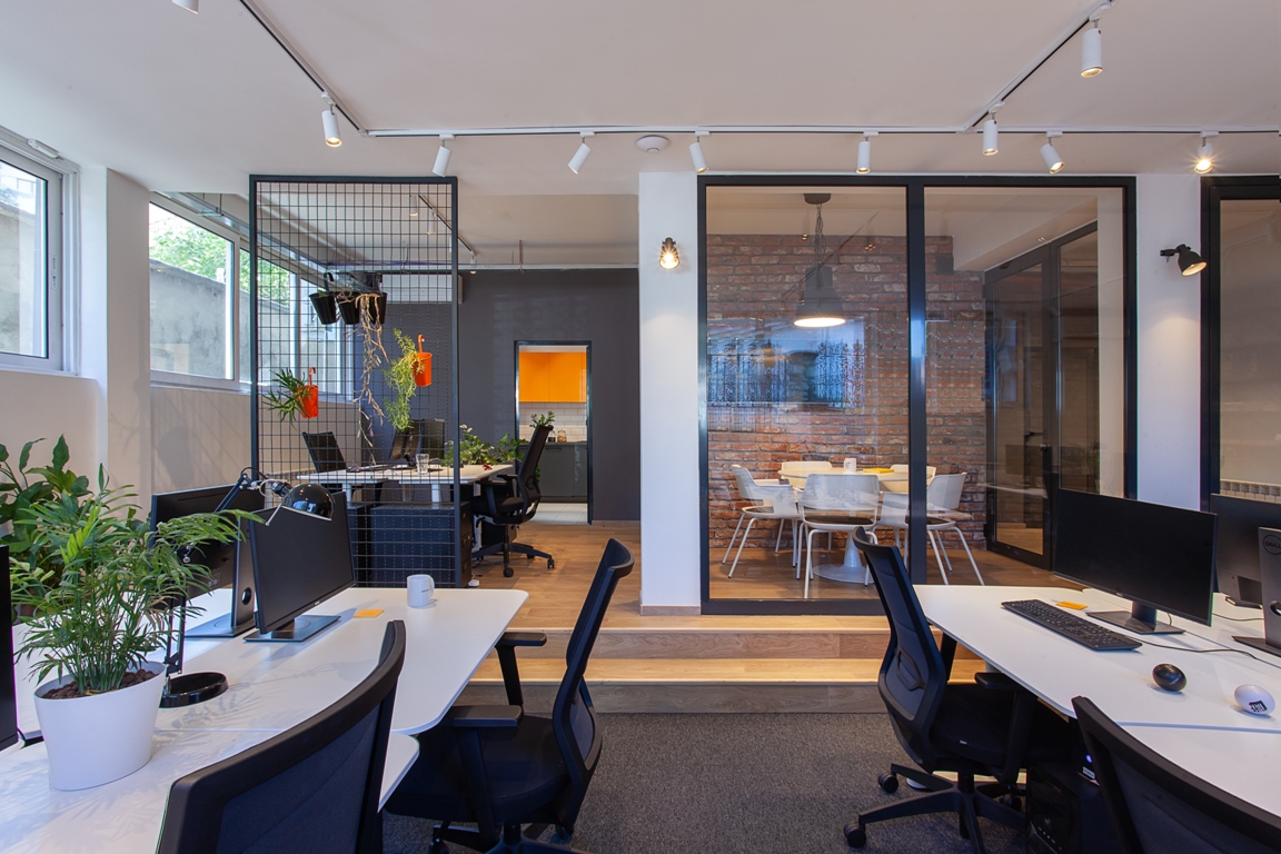 Commercial property, 407 m²