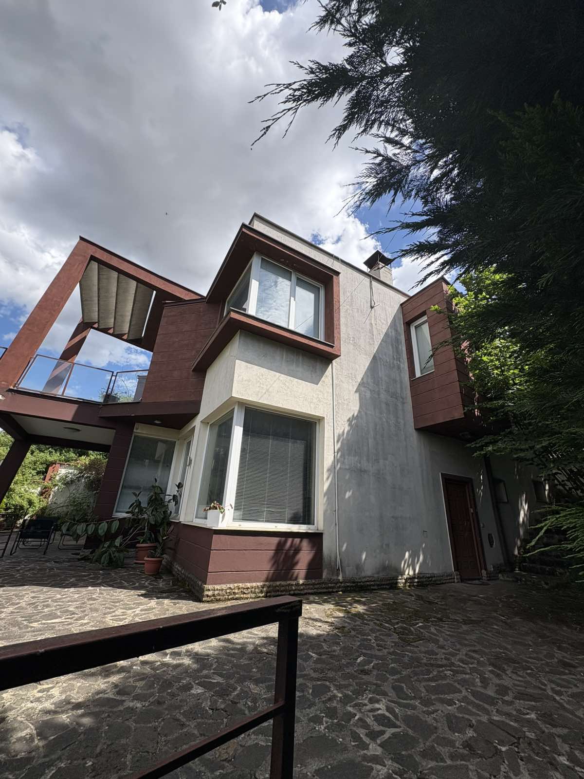 Dom, 335 m²