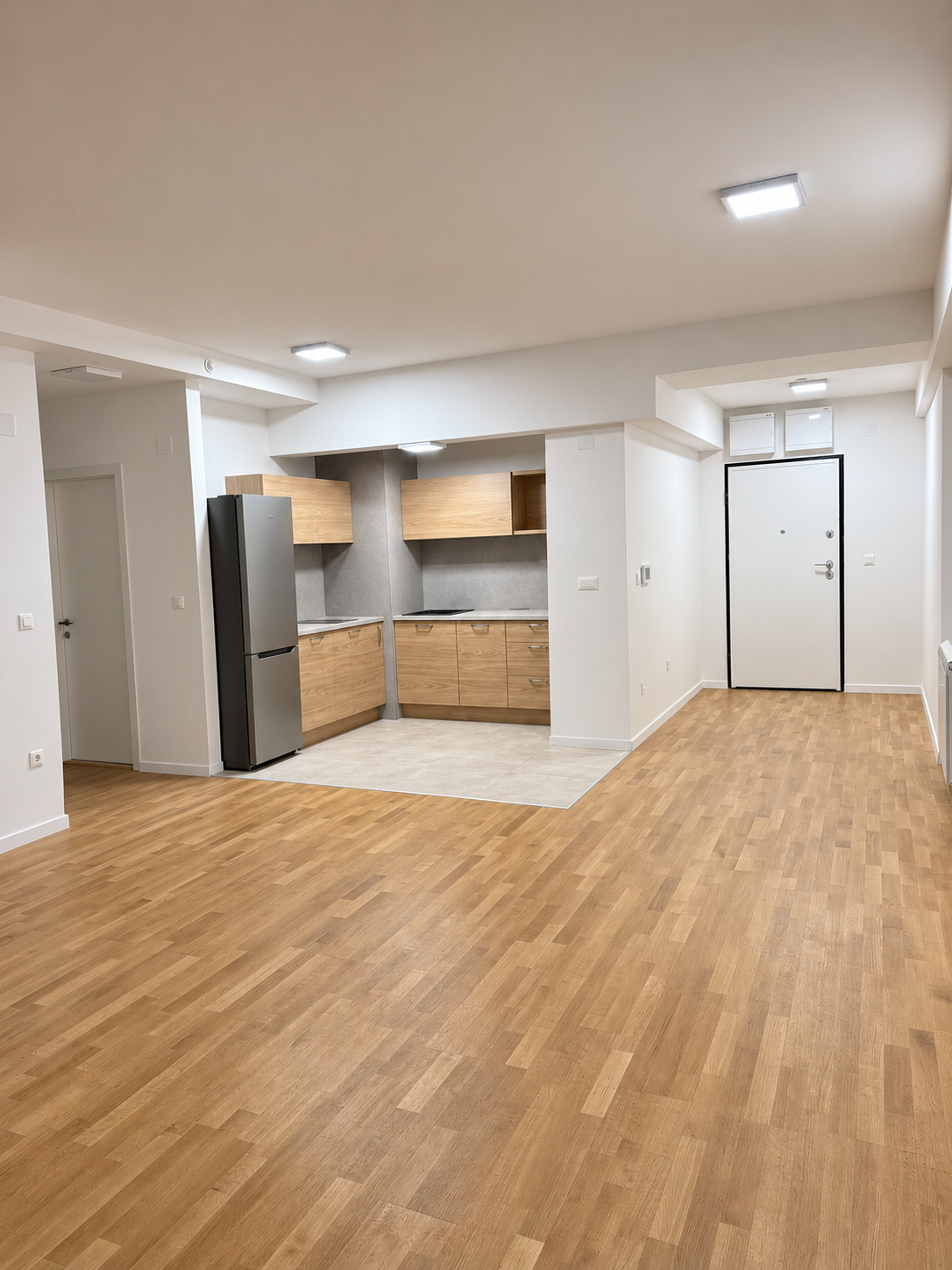 Се изнајмува деловен простор од 97 m² во Grand River - View 2