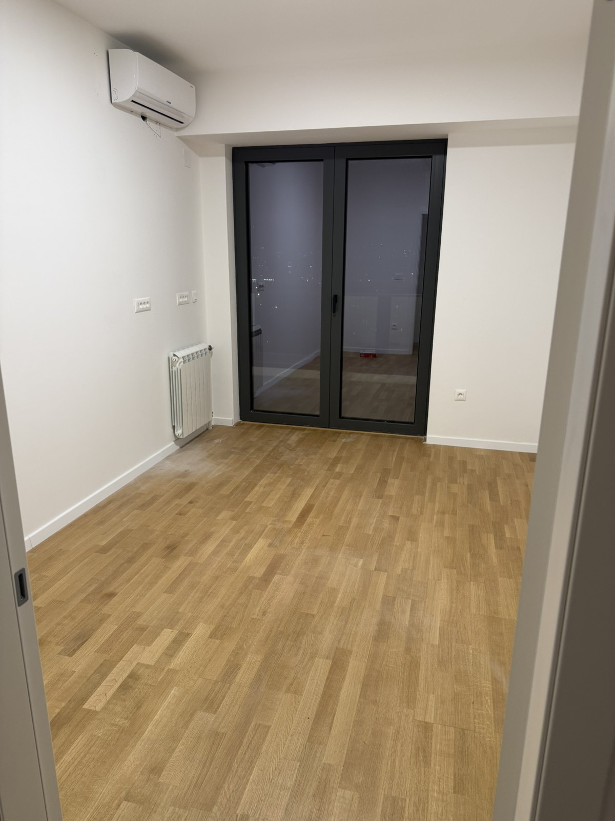 Се изнајмува деловен простор од 97 m² во Grand River - View 5